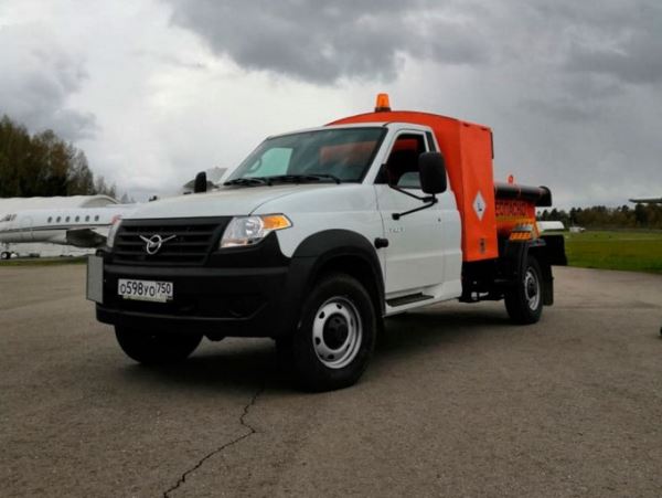 УАЗ представил универсальный топливозаправщик на базе "Профи"