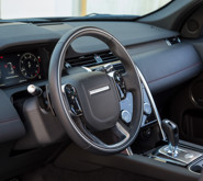 Премиум, но не немцы: Infiniti QX50 и Land Rover Discovery Sport