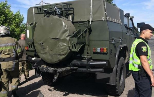 В Харьковской области колонна военных машин попала в ДТП 