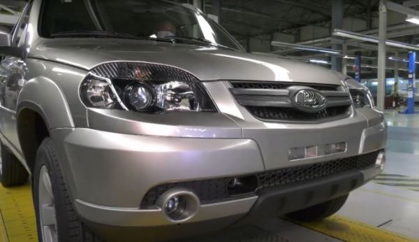 Обновлённый внедорожник Lada Niva показали на видео