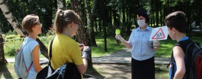 <br />
В парках Московской области автоинспекторы проводят беседы с юными пешеходами и велосипедистами<br />
