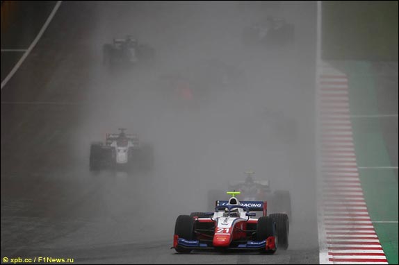 Формула 2: Под дождём в Шпильберге выиграл Шварцман