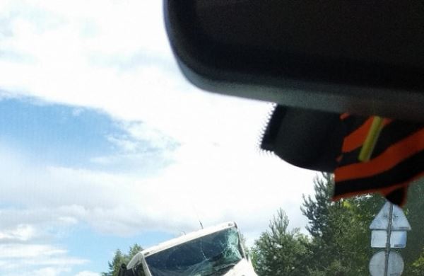 <br />
В массовом ДТП в Ленобласти машина ГИБДД оказалась под колесами грузовика<br />
